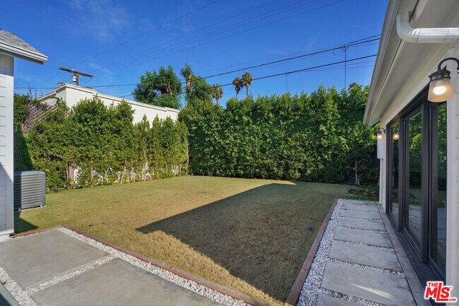 Building Photo - 564 N Arden Blvd