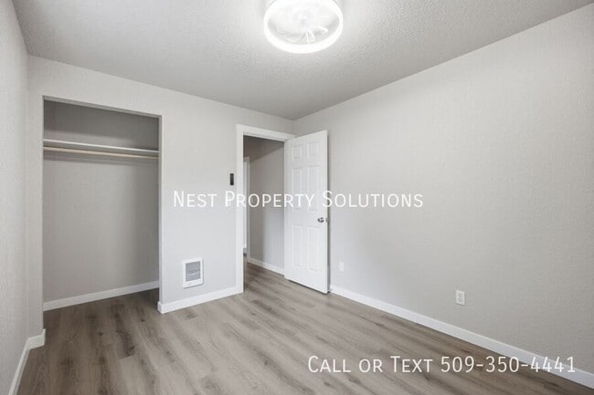 Building Photo - 4460 Circle Pl NE