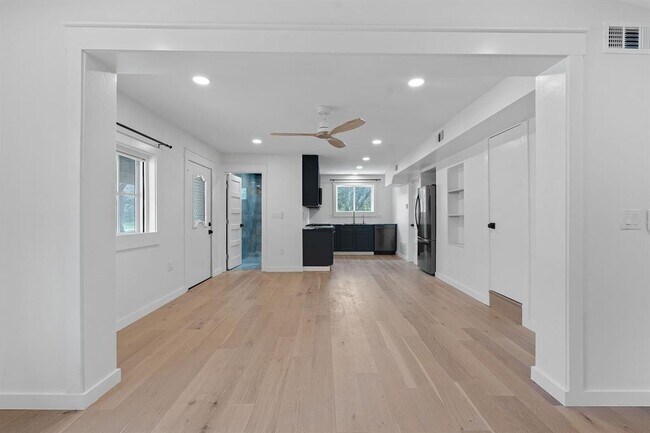 Building Photo - 5001 Serrano Trail