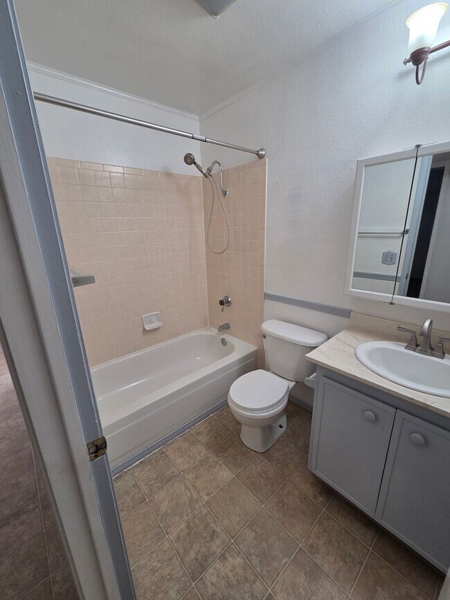 Building Photo - 1460 Linden Way