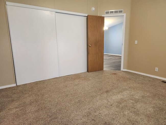 Building Photo - 1625 Main St