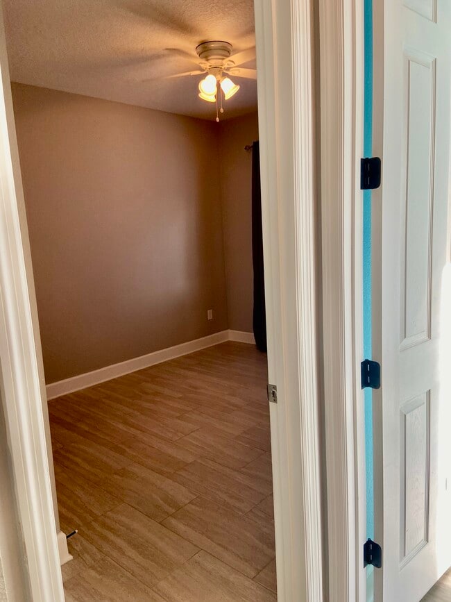 Building Photo - 30 Paradise Valley Dr