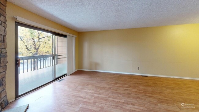 Building Photo - 449 S Wright St
