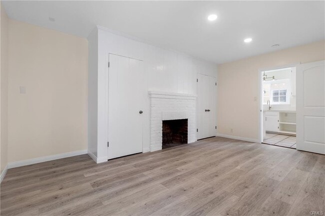 Building Photo - 14724 Strathern St