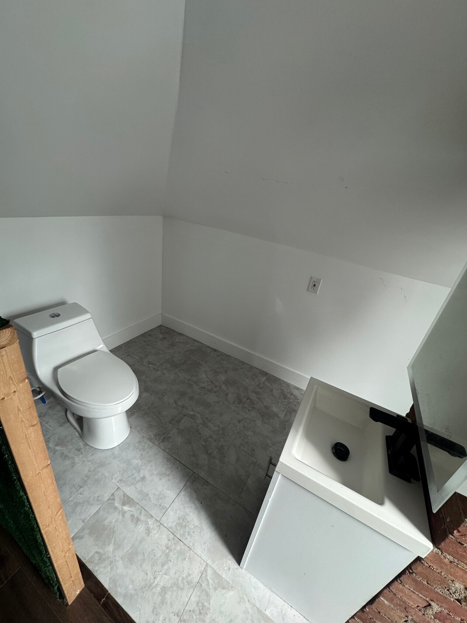 Building Photo - 33 Park Ave