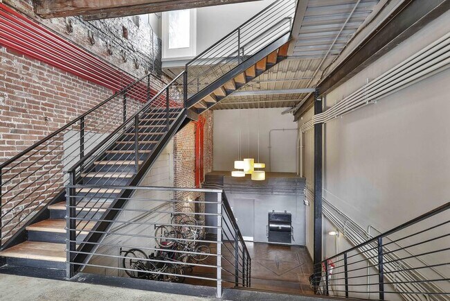 Building Photo - 675 Greenwood Ave NE