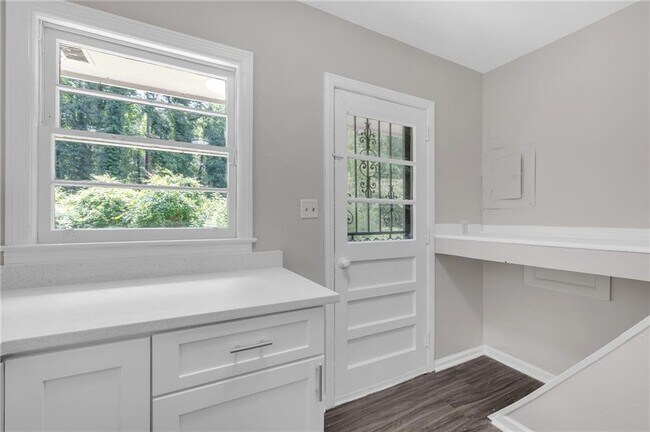 Building Photo - 1641 Rockcliff Pl SE