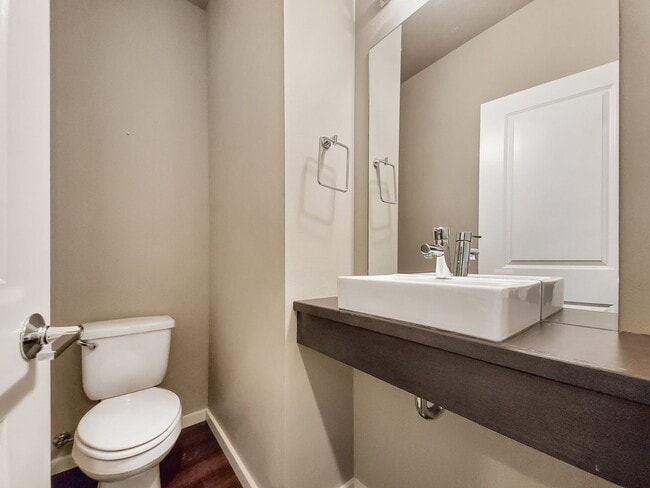 Building Photo - Luxury 2-Story house in private Cul de Sac