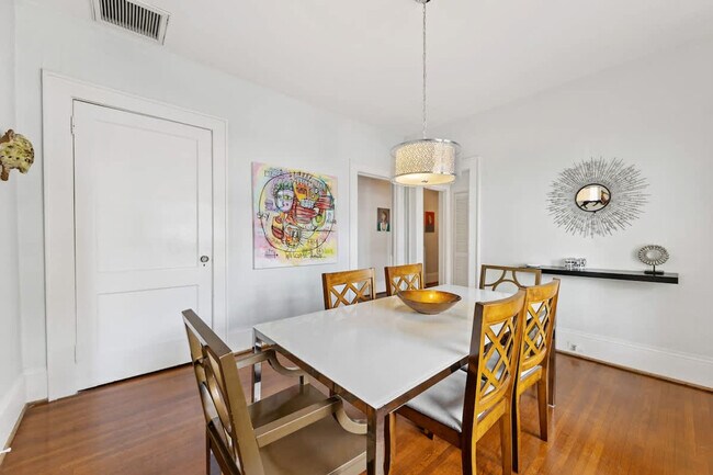 Building Photo - 536 Hawthorne Ln