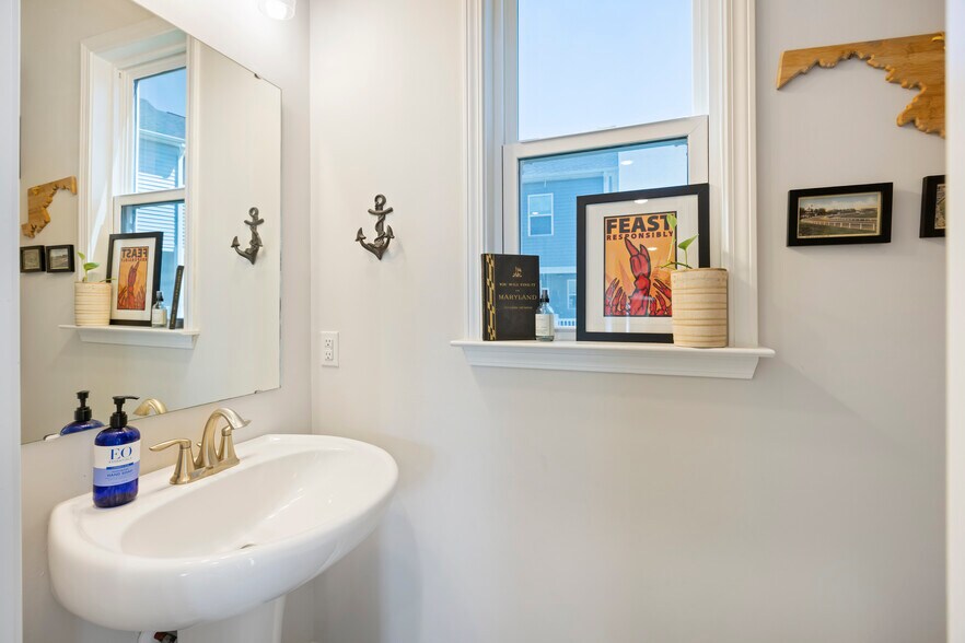 Building Photo - 210 Winding River Dr