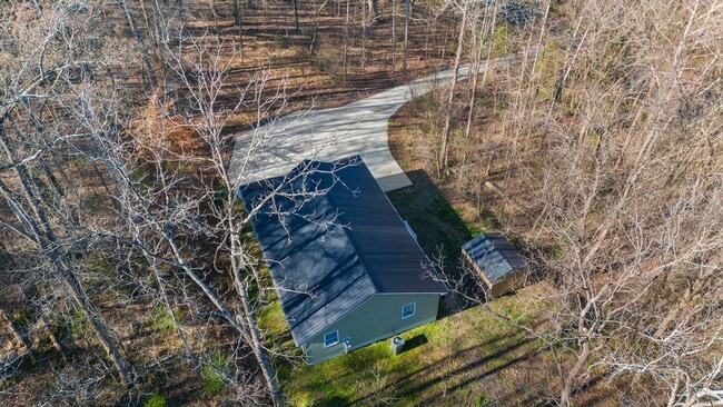 Building Photo - 3-Bedroom in Town of Farmville with Privacy and Convenience!