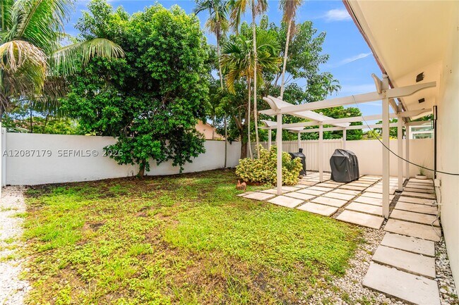 Building Photo - 2437 SW 99th Ct