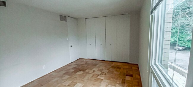 Building Photo - Cozy 1 Bed 1 Bath Unit With Gorgeous Views In Historic Lake Anne Of Reston