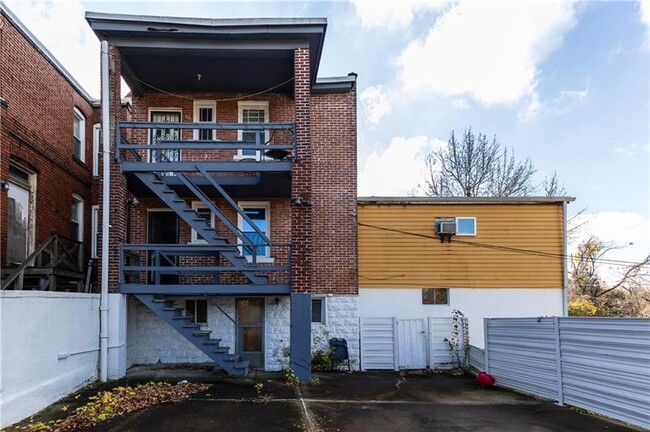 Building Photo - 705 Cherokee St