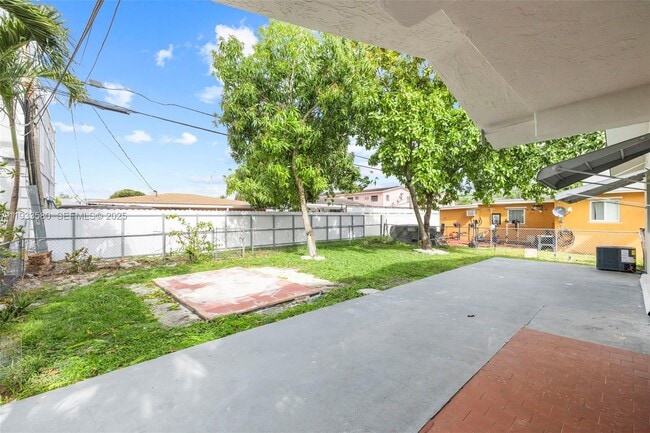 Building Photo - 85 W 24th St