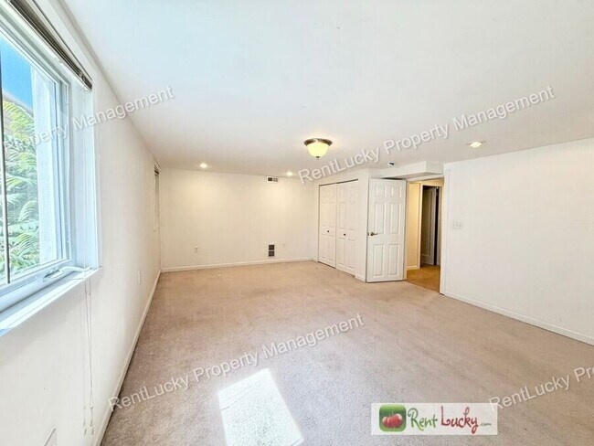 Building Photo - 2130 Montvale Pl W