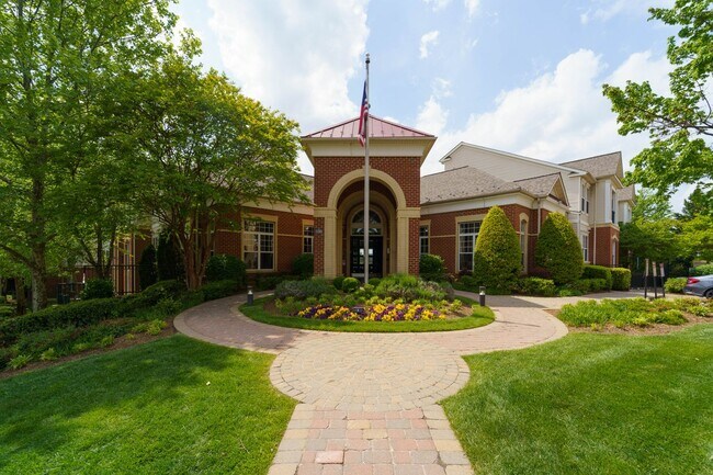 Building Photo - 3 level 2 BR 2BA condo in Fairfax Ridge