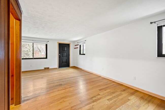 Building Photo - AVAILABLE JULY 1ST!! GORGEOUS 3 BED / 2 BATH HOME IN PENN HILLS!