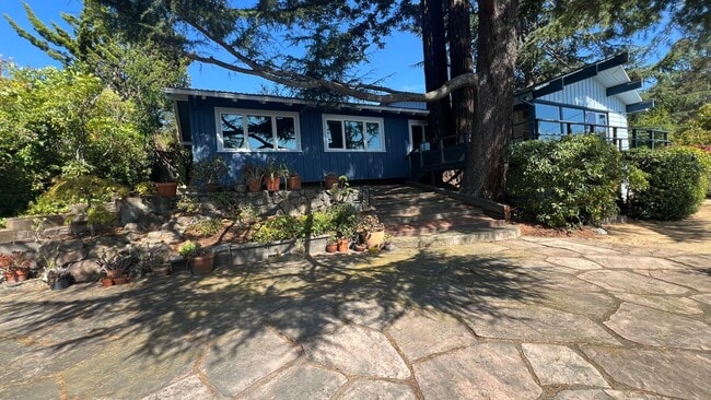 Building Photo - Mid-Century homes Rarely Available with Expansive Bay Views