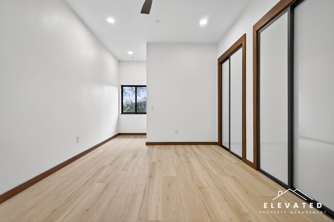 Building Photo - 5044 Linda Ln