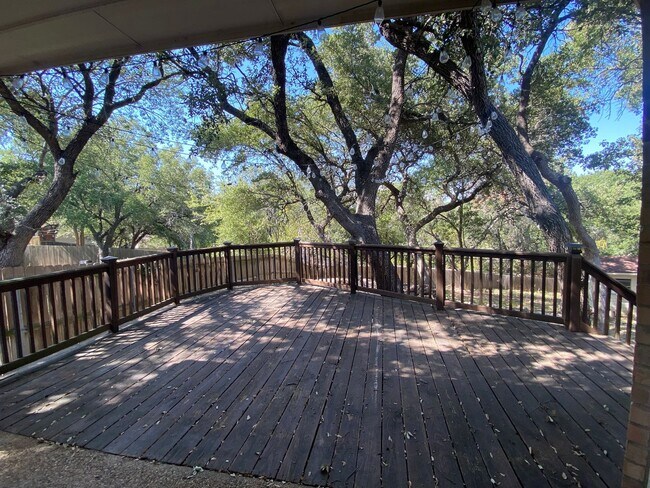 Building Photo - 4 BEDROOM IN RED ROCK, BELTON ISD