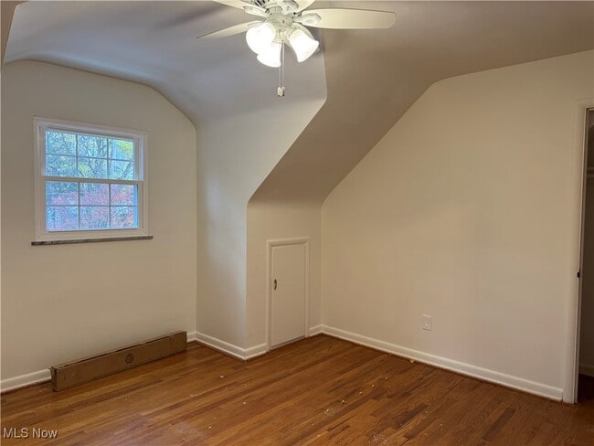 Building Photo - 8896 Spring Valley Dr