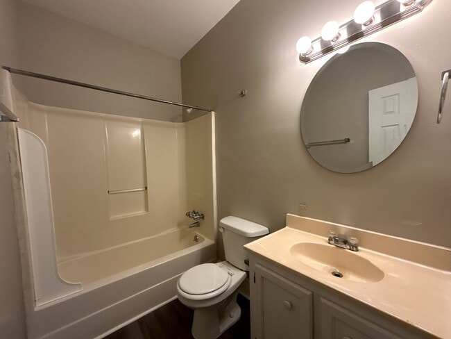 Building Photo - Pre-Leasing for the 26-27 School Year! - J...