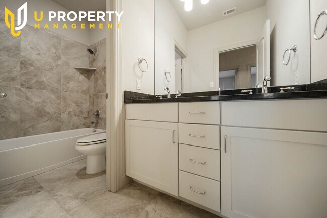 Building Photo - 2745 Troutt Dr