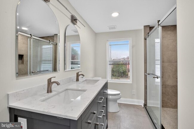 Building Photo - 2447 Turner St