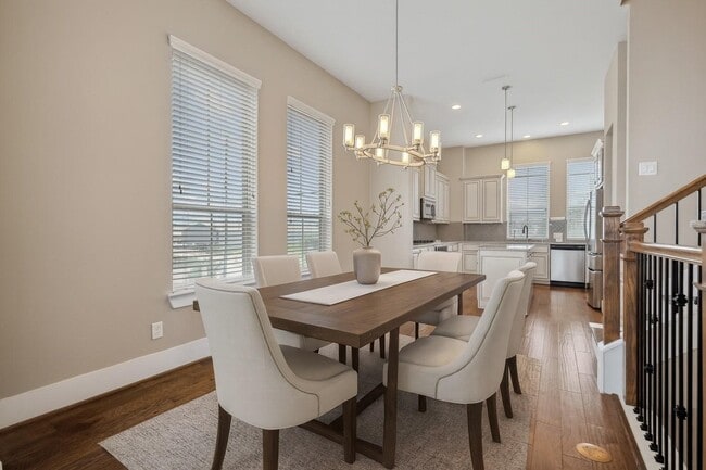 Building Photo - 803 Algona Ave