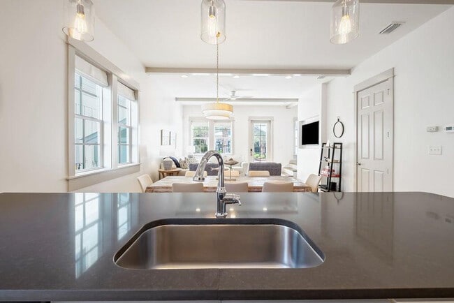 Building Photo - 110 E Blue Crab Loop