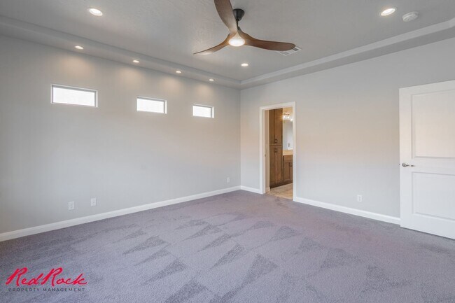 Building Photo - Stunning 4 Bedroom Home with Gorgeous Back...