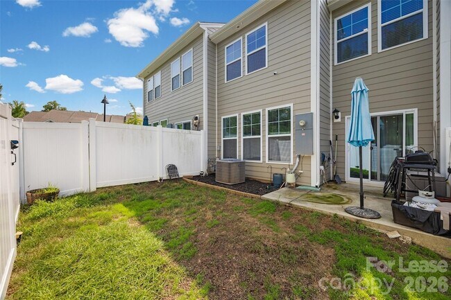 Building Photo - 616 Altamonte Dr