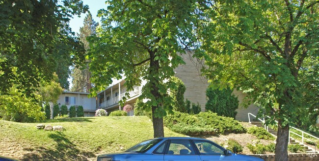 Building Photo - 1611 W 8th Ave
