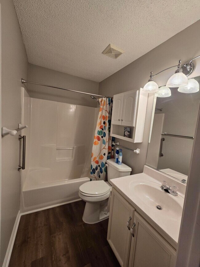 Building Photo - 107 Raintree Ct