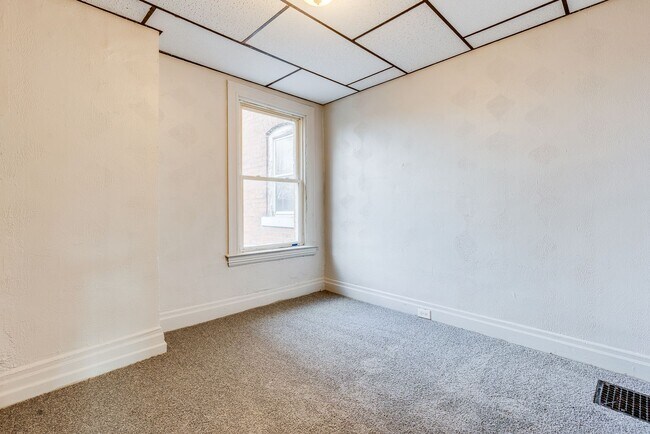Building Photo - Brighton Heights 3 Bedroom Townhome