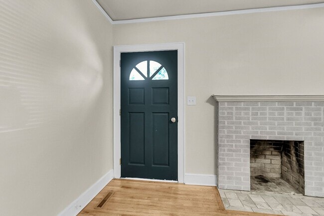 Building Photo - 3 Bed 2 Bath Home Located in Highland Park...