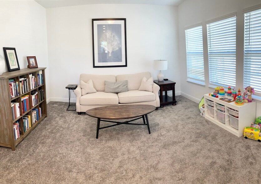 Building Photo - 15098 Lebeau Loop