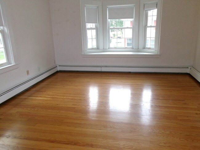 Building Photo - 58 Bancroft Park