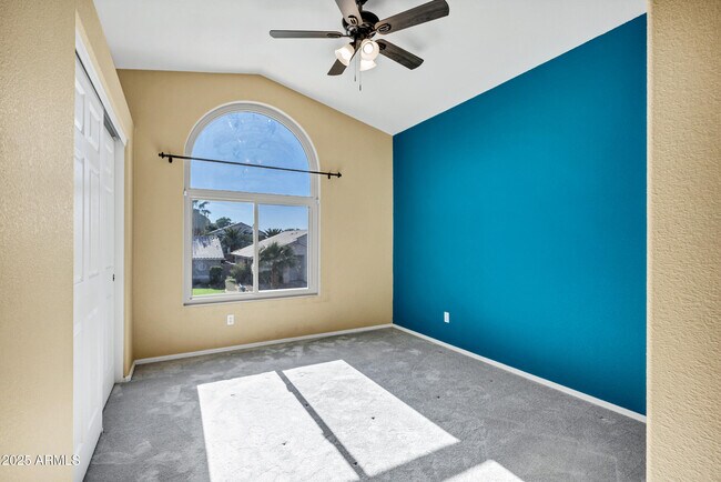 Building Photo - 2399 S Walnut Dr