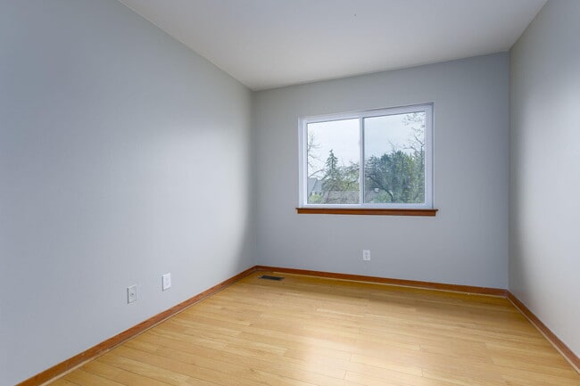 Building Photo - 5842 Niles St