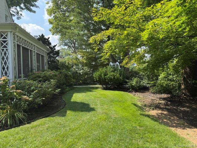 Building Photo - 18 Shoreview Rd