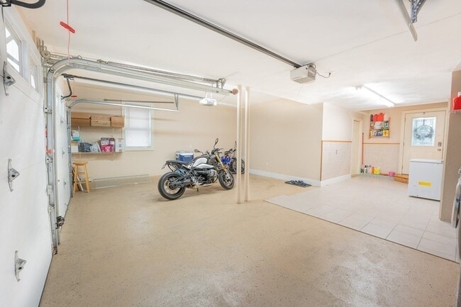 Building Photo - 15 Downer Ct