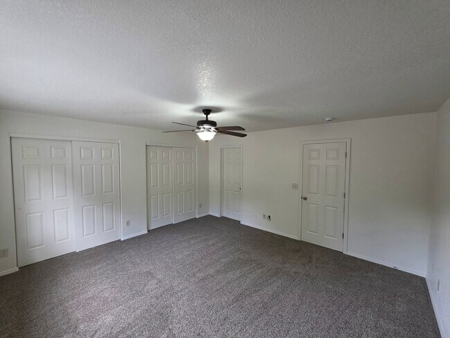 Building Photo - 6452 N Conrad Ln