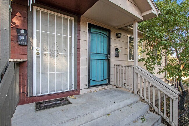Primary Photo - Recently Updated Spacious House Westwood!