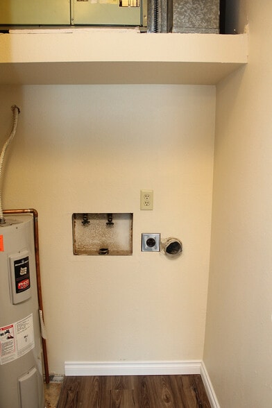 Building Photo - 3805-3805 SE Cesar Estrada Chavez Blvd