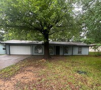 Building Photo - Beautiful 4/3 Home in North East Jackson