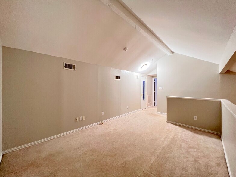 Building Photo - 2313 Placid Dr