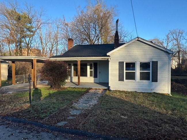 Building Photo - Charming Renovated Ranch Home in the Heart of Statesville