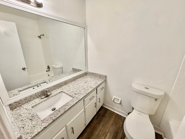 Building Photo - 3804 Walsingham Dr
